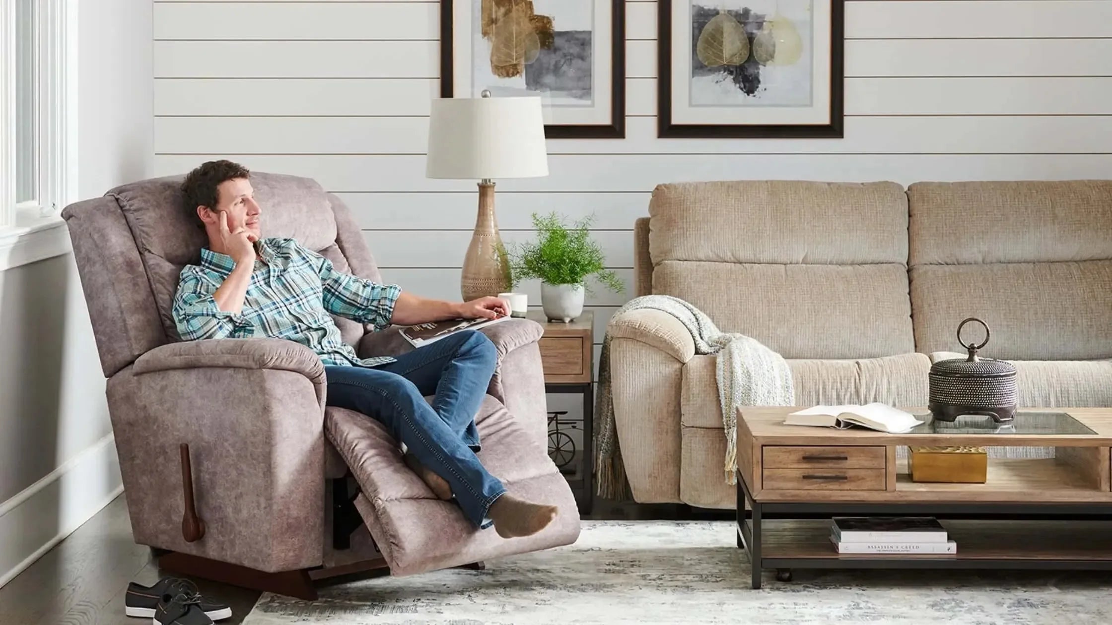 Buy La-Z-Boy Recliners Online in UAE - Rotai - Best Massage Chair in Dubai UAE - Shop massage chairs in Dubai, UAE, Abu Dhabi -Therapy Massage Chairs - Back, Neck, & Leg Pain Relief